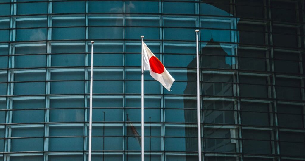 Japonia vijon sanksionet ndaj Rusise, ndalohen importet e qymyrit